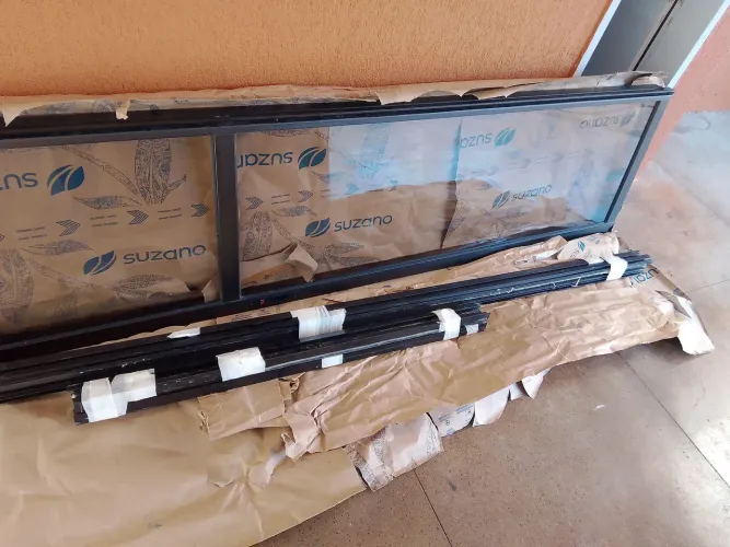 Esquadria de alumínio porta balcão 02 peças de 60 de correr, no total 120x 2.50