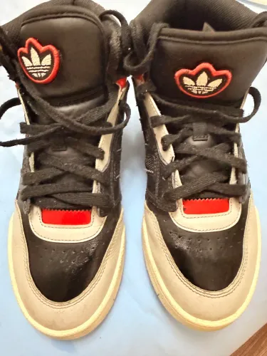PROMOÇÃO - VENDO BASQUETEIRA ADIDAS UNISSEX 