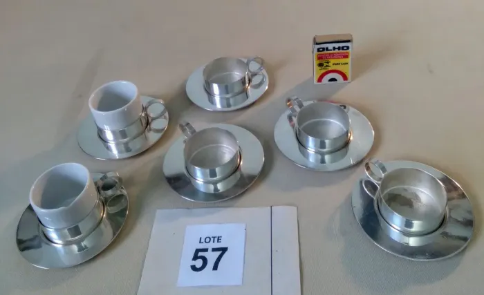 Jogo de xícaras de café com pires em Prata