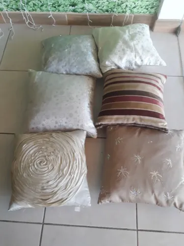 almofadas para sofá em perfeito estado