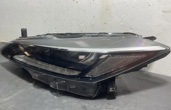 Farol Nissan kicks com Led de 2023 lado esquerdo