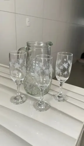 Conjunto de taças e jarra decorada 750ml