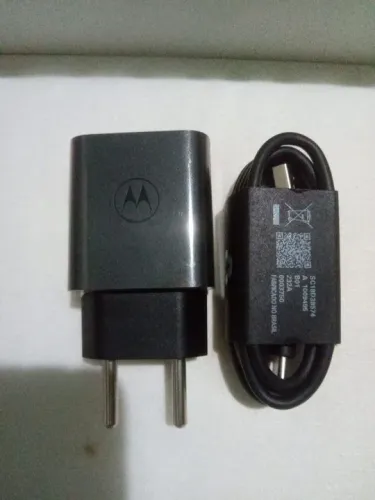Carregador original turbo Motorola com cabo serve em qualquer celular