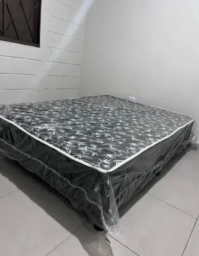 Vendo cama box casal 3cm de espuma acoplada novas