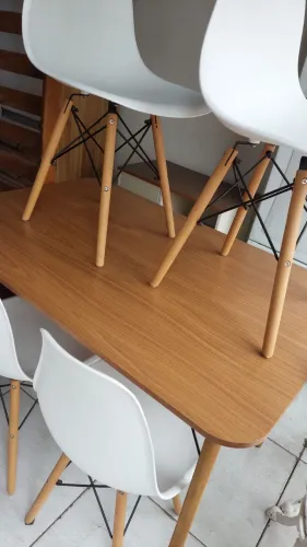 Mesa com 4 cadeiras 