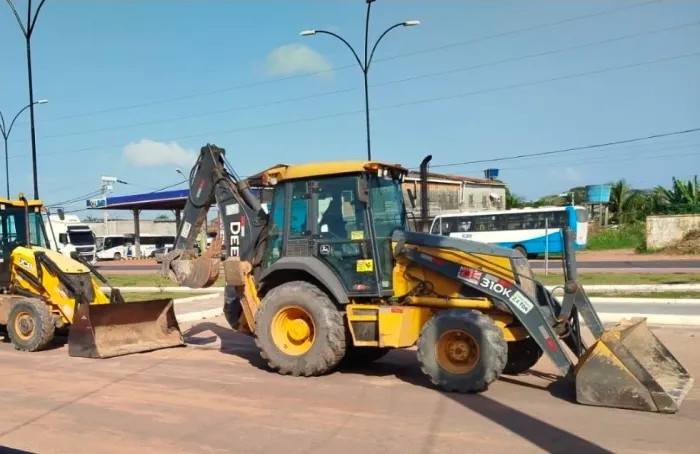 RETROESCAVADEIRA JOHN DEERE 310K