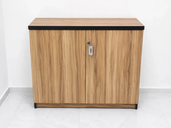 Vendo mesa +armário para escritório em bom estado!
