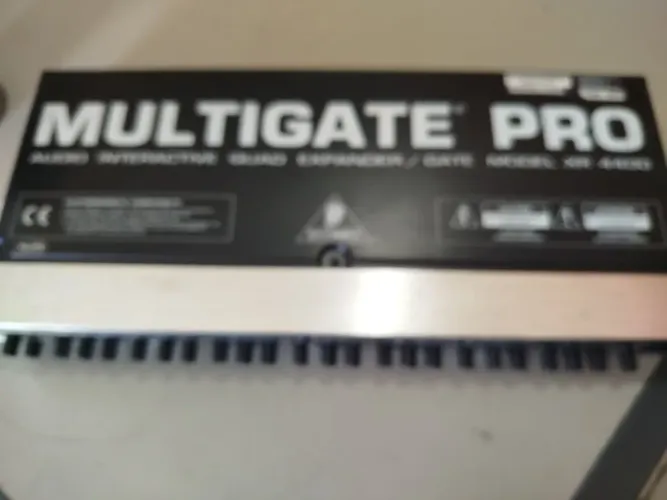 (MULTI-GATE PROFISSIONAL BEHRINGER MODELO XR-4400)