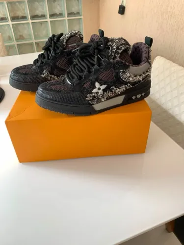 Tenis Louis Vuitton Skate LV preto swarovski monogram numero 41 BR