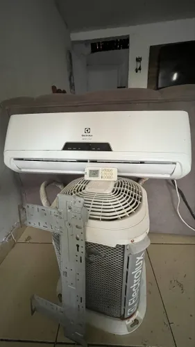 Ar condicionado Eletrolux 9000 convencional já instalado com material incluso