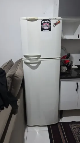 Geladeira eletrolux 260L