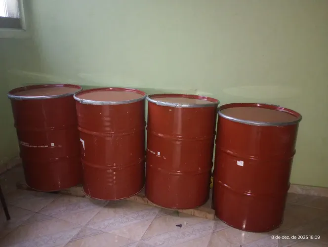 Tambor de metal 200 litros com tampa e abraçadeira de aço