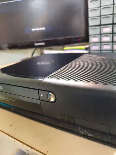 Xbox 360 super slim desbloqueado com 10 jogos de sua escolha 