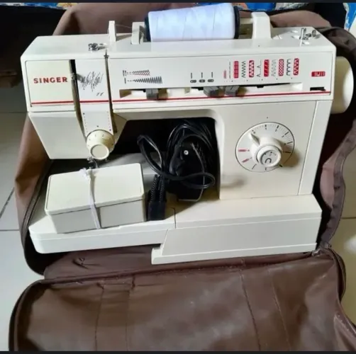 Máquina de costuras Singer profissional