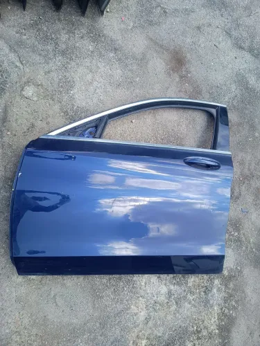 MERCEDES C180 PORTA DIANTEIRA ESQUERDA