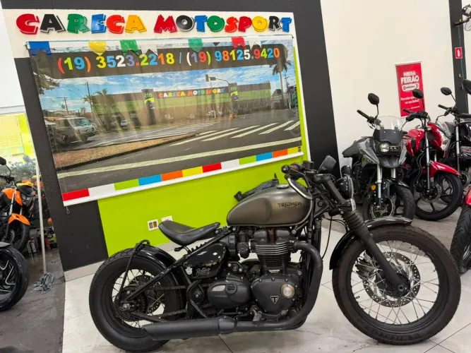 TRIUMPH BONNEVILLE BOBBER 1200