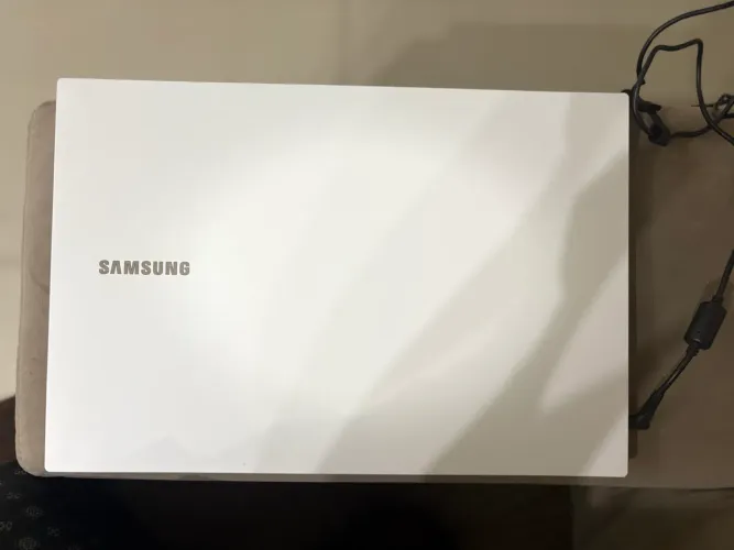 Notebook Samsung Book E20 4GB RAM / HD 500GB - Conservado