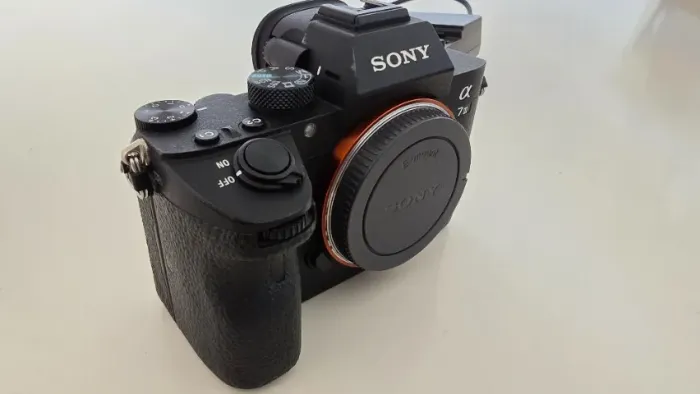 âmera profissional Sony a7 III ( não canon nikon fuji )