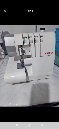 Máquina de overloque Singer 