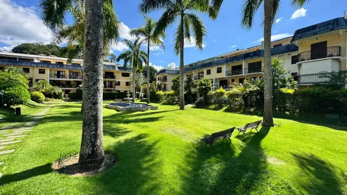 Apartamento à venda em Itaipava, Petrópolis/RJ, com 3/4, em condomínio com infraestrutura