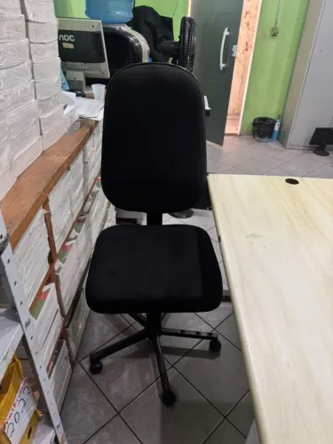 Cadeira preta escritório - Executiva