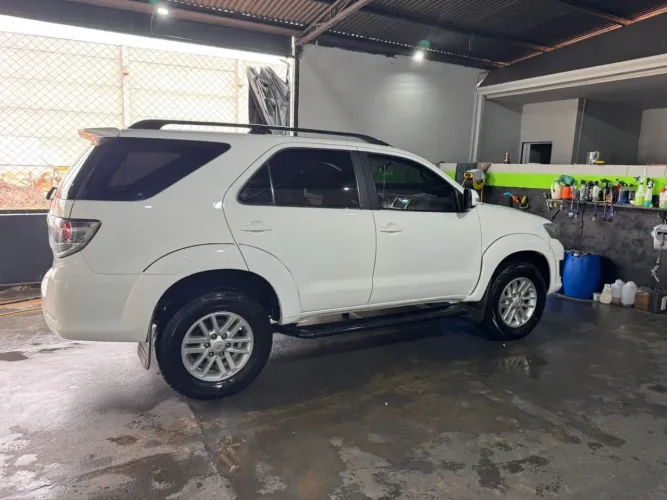 Toyota Hilux SW4 SR 4X2 2.7/2.7 Flex 16V Mec. 2014
