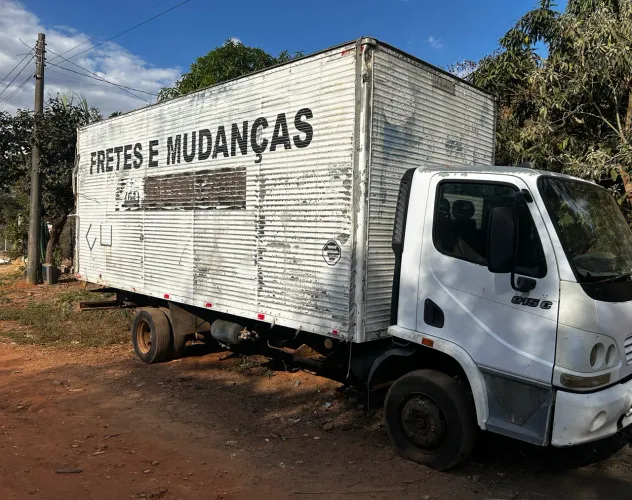 Vendo somente o baú para caminhão está em accelo 