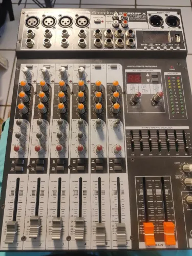 Mesa de som soundcraft