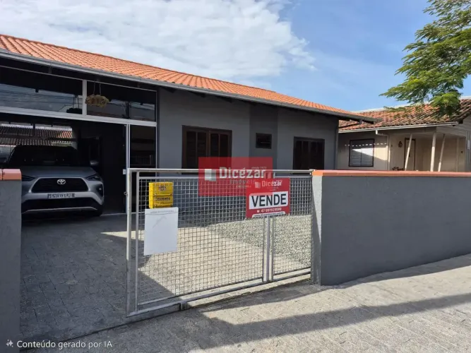 Casa Alvenaria AVERBADA à venda, com uma Suíte + um dormitório, a apenas 550 metros da Pra