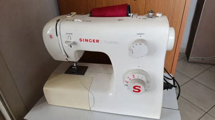 MAQUINA DE COSTURA STING 2250 10 PONTOS 