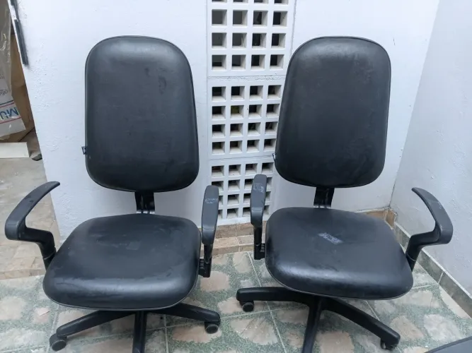 Vendo 04 cadeiras presidente giratórias