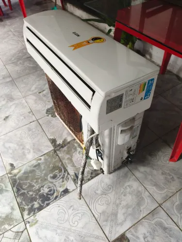 Vendo Ar condicionado Elgin 9.000 BTU'S para retirada de peças.