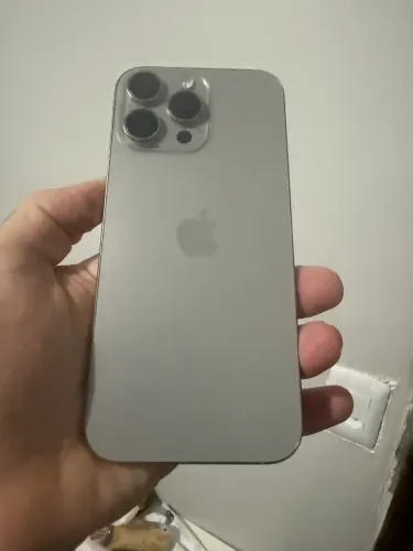 iPhone 16 pro Max a venda