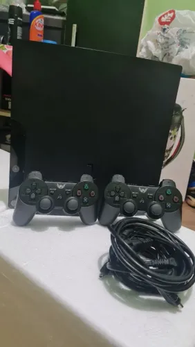 Vendo PS3 SEMINOVO COMPLETO com 2 controles e + de 10.000 jogos pelo Hen 4.93