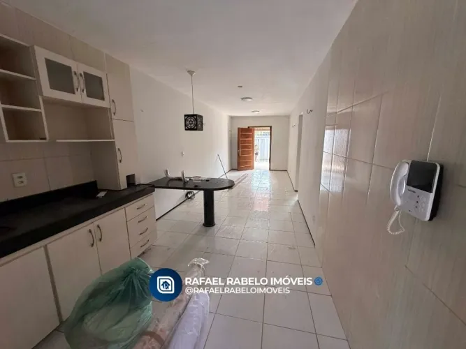 Casa com 02 quartos, sendo 01 suítes, para locação no bairro Passaré