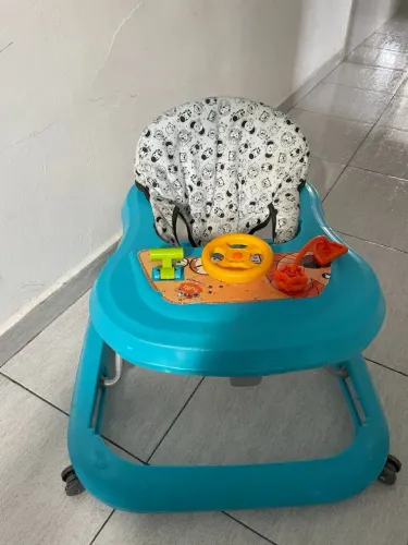 Andador seminovo de bebê tutti baby 