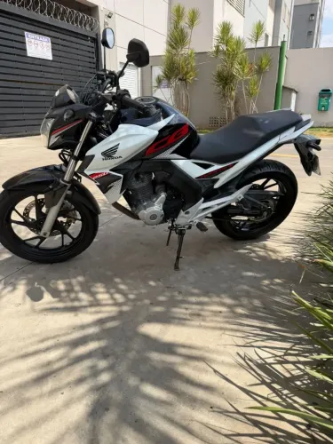 Honda CB Twister 2019/2020 30 mil km apenas, único dono