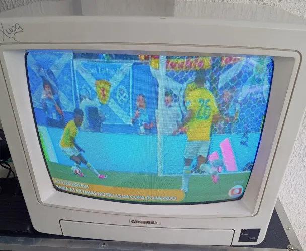 Vendo TV Cineral TC 1411 Xuxa é um clássico televisor de tubo (CRT) de 14 polegadas. LEIA.