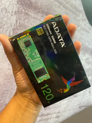 SSD M.2 2280 SATA da marca ADATA, modelo Ultimate SU650
