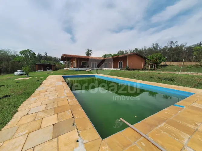 Sitio com 120milm² com casa com 6 dormitórios em Jaguariuna-SP.