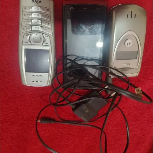Vendo 3 celulares antigos para colecionadores 2 Nokia e 1 Motorola