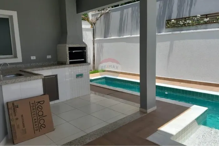 Locação Sobrado em Condomínio Fechado com 3 suítes - Vinhedo
