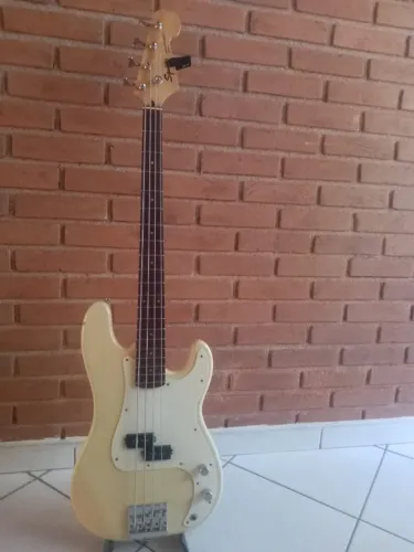 Baixo precision bass korea squier