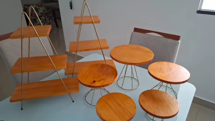Kit Decoração de Mesa - 2 Escadinhas + 5 Boleiras Cromadas