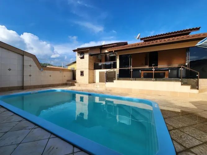 Casa Ampla Com Piscina Próxima ao Centro de Criciúma