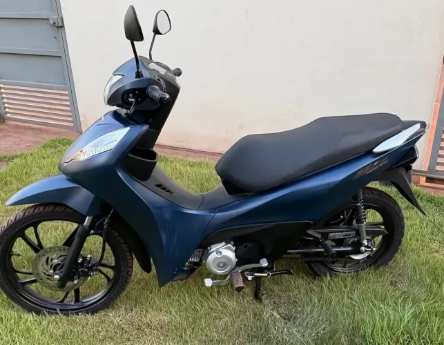 Biz novinha pego moto no negócio