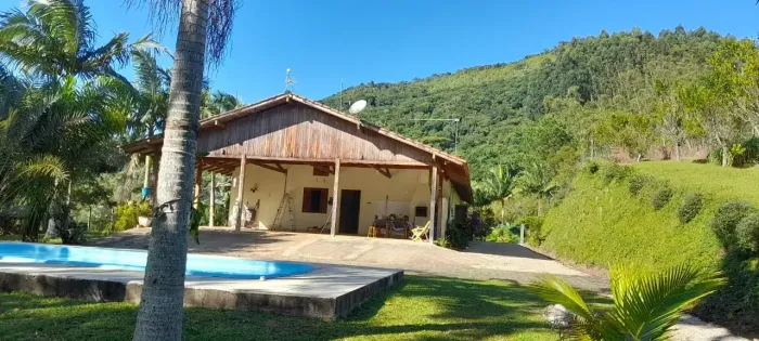 Fazenda/Sítio/Chácara para venda possui 109000 metros quadrados com 3 quartos