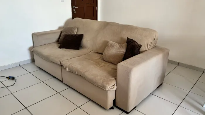 Sofá Retrátil Bege 230×180 cm - Confortável e Funcionando Perfeitamente