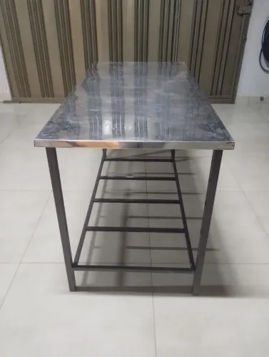 Mesa c/tampa inox para produção