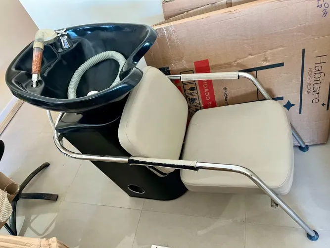 Vendo lavatório de salão em bom estado.